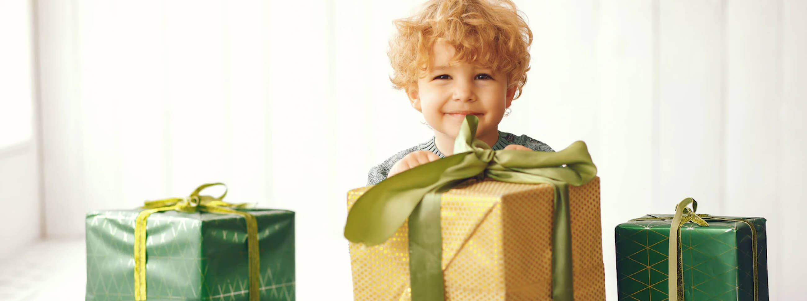 Баннер ребенок с подарками